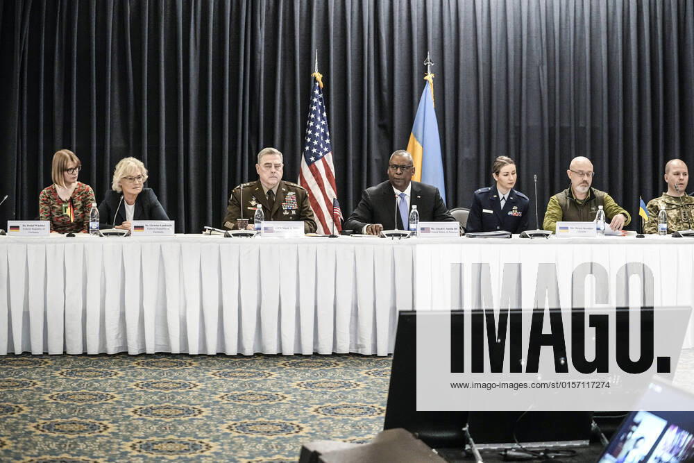 Top Defense Ministers Meeting on Ukraine War in Ramstein Current, 26 04 2022, Ramstein Air Base, Lloyd J Austin III Secretary of Defense of the United States of America during his opening remarks at the beginning of the Top Defense Ministers Meeti