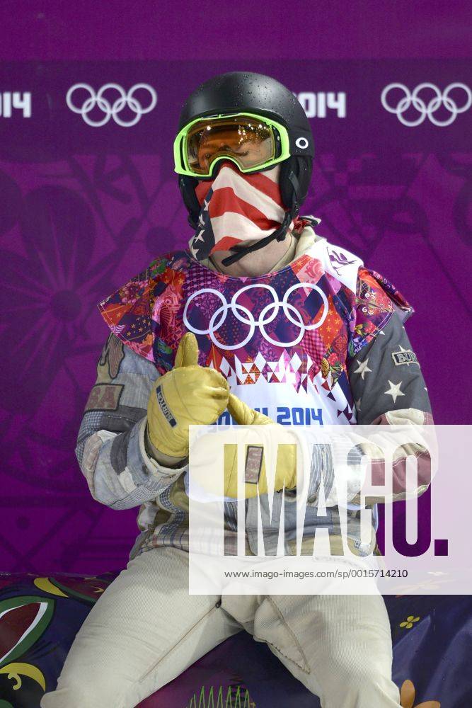 Shaun WHITE, USA, enttäuscht, enttäuscht, Enttäuschung, Enttaeuschung Snowboard Halfpipe Finale der Maenner am 11.02.2014.Rosa Khutor Extreme Park. XXII. Olympische Winterspiele 2014, vom 07.02. - 23.02.2014 in Sotschi Russland.