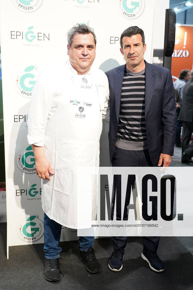 Spanish chef Jose Alvarez (l) and Portuguese football legend Luis Figo perform a show-cooking by Epigen Healthy Bite during the Salon Gourmets 2022. April 26, 2022. (2022042602)