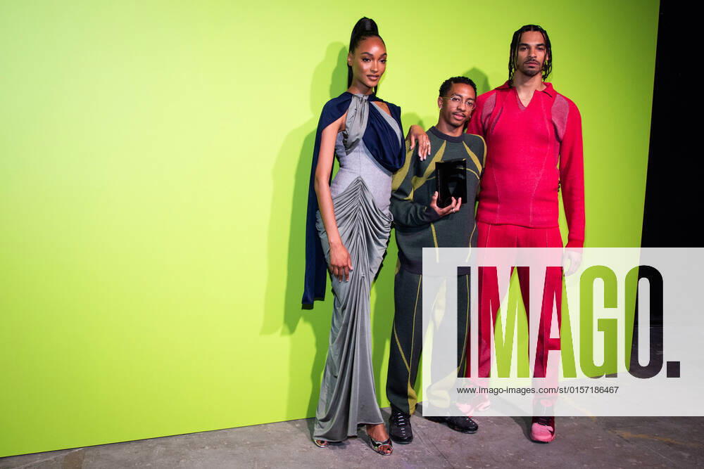 International Woolmark Prize 2022 London, UK. Jourdan Dunn and Saul Nash, winner of the International Woolmark Prize with model in red outfit at the Photocall at the International Woolmark Prize 2022 FINAL in London on 26th April 2022. LMK405-S260422LSAN-001
