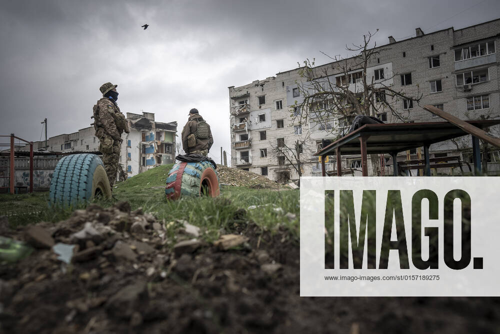 Secret service members guard in a destroyed neighborhood by Russian missiles, in advance of a visit from Romanian Prime Minister Nicolae Ciuca in Borodyanka, Ukraine, on Tuesday, April 26, 2022. U.S. Secretary of State Antony Blinken told Congress on Tuesday that the Biden administration hasn t seen any evidence that Russian President Vladimir Putin plans to end the war in Ukraine through diplomatic efforts. KYV22020426509 KenxCedeno