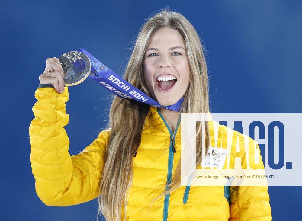 (140213) -- SOCHI, Feb. 13, 2014 (Xinhua) -- Silver medalist Torah Bright of Australia poses during the awarding ceremony for the snowboard women s halfpipe event at the 2014 Sochi Winter Olympic Games in Sochi, Russia, Feb. 13, 2014. (Xinhua Wang Lili) (SP)OLY-RUSSIA-SOCHI-SNOWBOARD-WOMEN S HALFPIPE