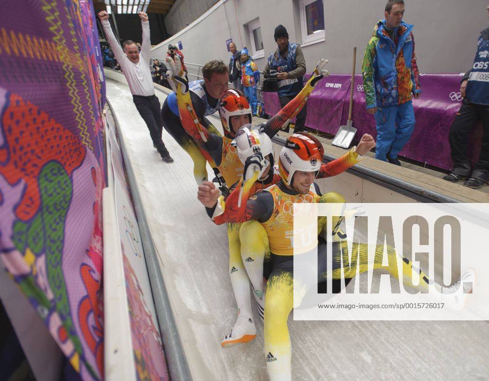Norbert Loch (Cheftrainer) Felix LOCH, Natalie Geisenberger Tobias Wendl und Tobias Arlt Olympiasieger Rodeln Team Staffel Sanki Sliding Center XXII. Olympische Winterspiele Sochi, Russland am 13.02.2014