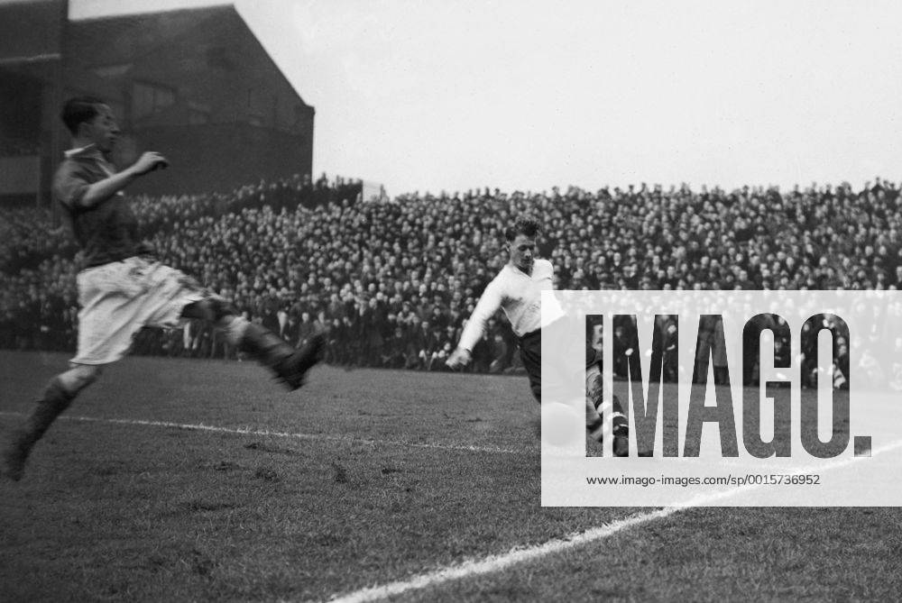 Football - 1946 1947 First Division - Preston North End 1 Manchester United 1 Preston s Tom Finney crosses the ball as United s Billy McGlen attempts to close him down at Deepdale.