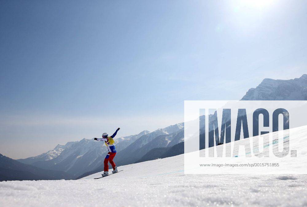 Feb. 16, 2014 - Sochi, RUS - A snowboarder competes in quarterfinals of the women s snowboard cross at the Rosa Khutor Extreme Park during the Winter Olympics in Sochi, Russia, Sunday, Feb. 16, 2014. Women s Snowboard Cross - ZUMAm67