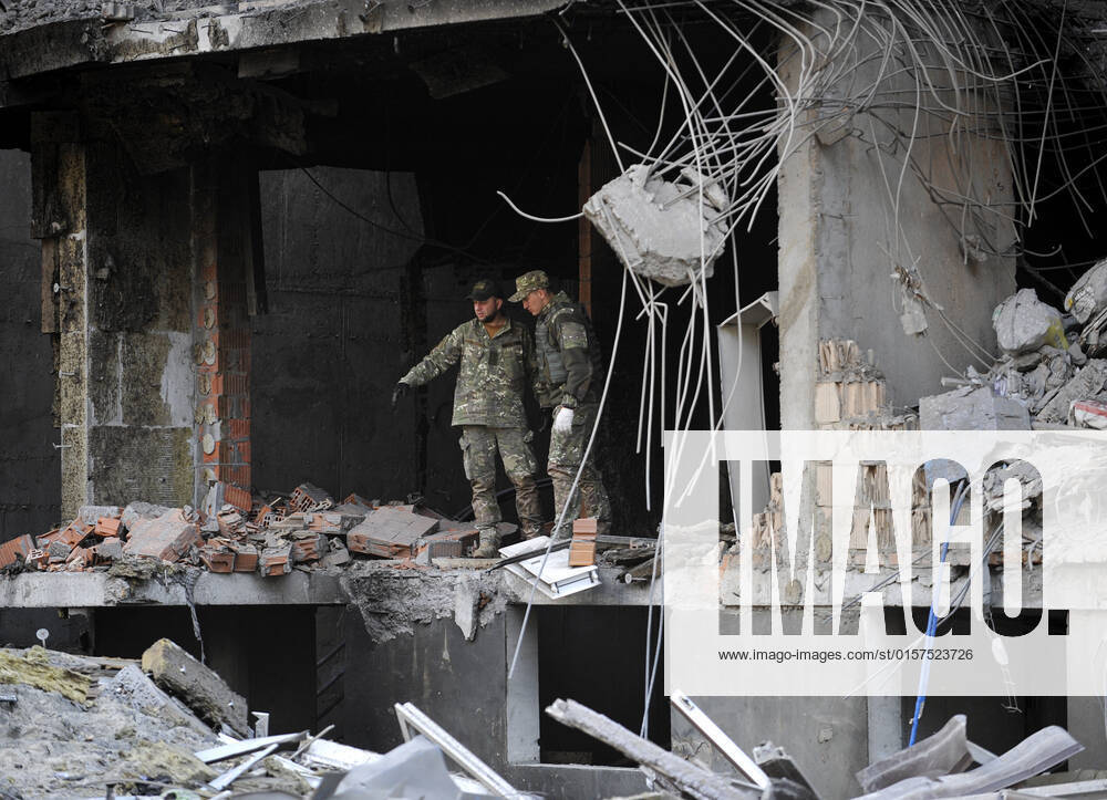 Ukrainian soldiers inspect a partially destroyed residential building that was hit by a Russian missile strike. On April 28 2022, two Russian missiles hit Kyiv. One of them hit a 25-storey residential building. It was reported about 10 victims, of which four were hospitalized and on the next day, the mayor of Kyiv, Vitali Klitschko, said that as a result of a Russian missile hitting a high-rise building, one person died. At that moment, UN Secretary General Antonio Guterres was in the capital of Ukraine, holding talks with President Volodymyr Zelensky. Kyiv Ukraine - ZUMAs197 20220429_zab_s197_112