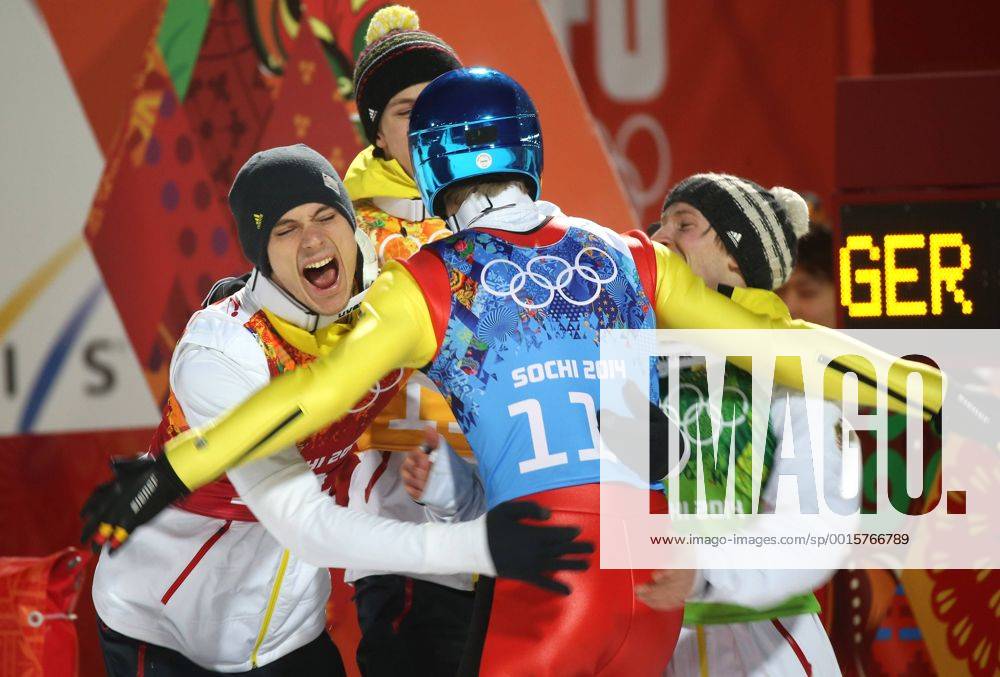 OLYMPIA - Olympische Spiele 2014 KRASNAJA POLJANA,RUSSLAND,17.FEB.14 - DIVERS, OLYMPIA, SKI NORDISCH, SKISPRINGEN - Olympische Winterspiele Sotschi 2014, RusSki Gorki Jumping Center, Esto-Sadok, Grossschanze, Teambewerb der Herren. Bild zeigt den Jubel von Andreas Wank, Marinus Kraus, Andreas Wellinger und Severin Freund (GER).