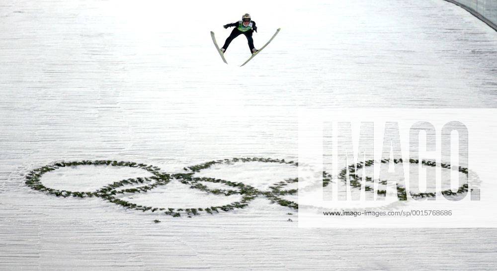 OLYMPIA - Olympische Spiele 2014 KRASNAJA POLJANA,RUSSLAND,17.FEB.14 - DIVERS, OLYMPIA, SKI NORDISCH, SKISPRINGEN - Olympische Winterspiele Sotschi 2014, RusSki Gorki Jumping Center, Esto-Sadok, Grossschanze, Teambewerb der Herren. Bild zeigt Thomas Morgenstern (AUT).