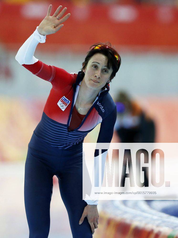 (140219) -- SOCHI, Feb. 19, 2014 (Xinhua) -- Martina Sablikova of the Czech Republic greets the spectators after the ladies 5000m of Speed Skating at the 2014 Sochi Winter Olympic Games in Sochi, Russia, Feb. 19, 2014. Martina Sablikova won the gold medal with a time of 6 minutes and 51.54 seconds. (Xinhua Wang Lili) (SP)OLY-RUSSIA-SOCHI-SPEED SKATING-LADIES 5000M