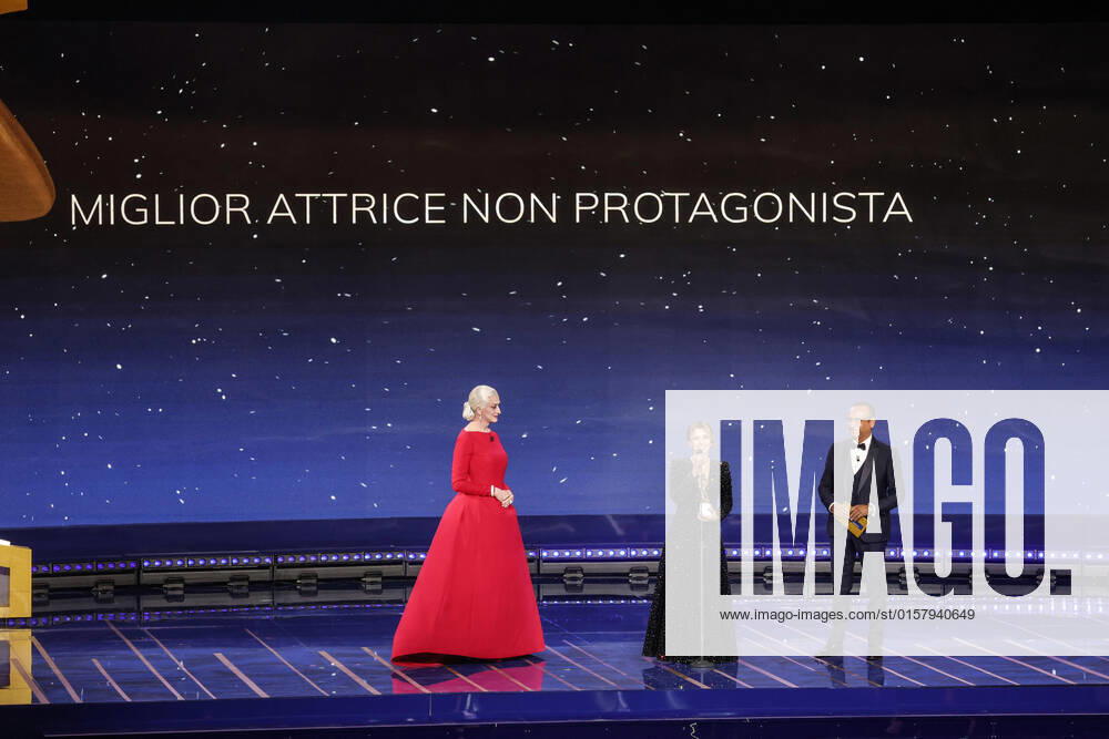 Italian actress Teresa Saponangelo at Cinecitta studios receives award for Best Supporting Actress for her role in E stata la mano di Dio during the 67th edition of the David di Donatello Awards, in Rome, Italy, 3 May 2022. ANSA GIUSEPPE LAMI ROME Italia - ZUMAa110 20220503_zaf_a110_004
