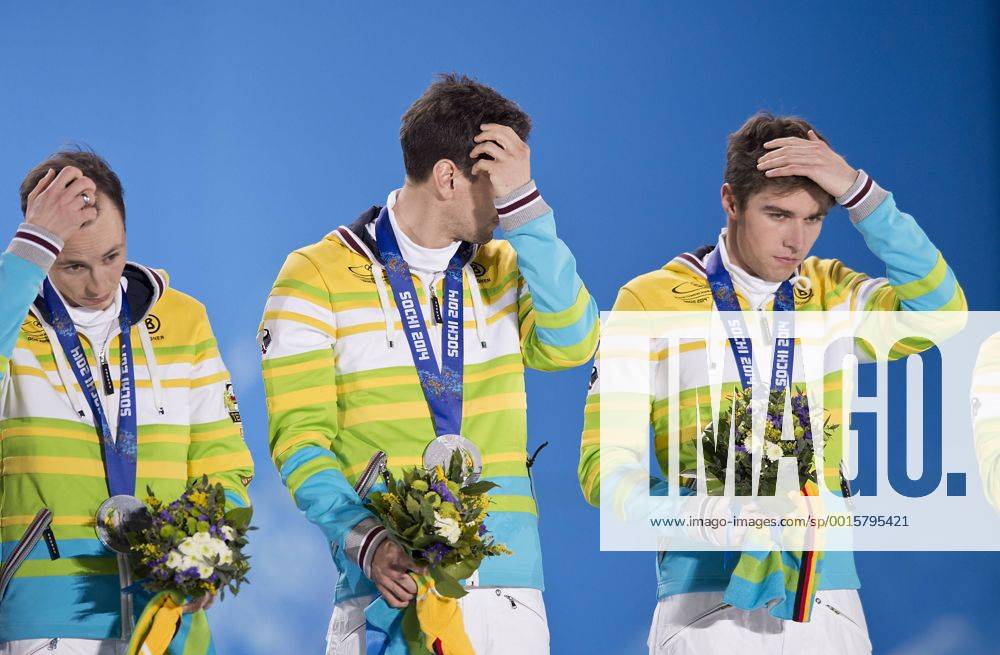 Team GER, Deutschland, mit Eric FRENZEL, Bjoern KIRCHEISEN, Björn, Johannes RYDZEK und Fabian RIESSLE, 2. Platz, Silber, Silbermedaille, Silbermedaillengewinner, Jubel, jubelt, Freude, Begeisterung, Emotion, jubeln, cheers, Nordische Kombination, Team, Team Gundersen LH 4x5 km, Cross-Country, Large Hill, Grossschanze, Siegerehrung, Medal Ceremony, Medal Plaza am 20.02.2014. XXII. Olympische Winterspiele 2014, vom 07.02. - 23.02.2014 in Sotschi Russland.