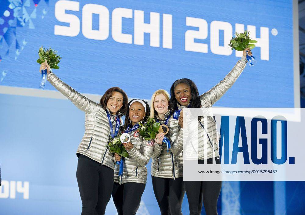 Von links: Elana MEYERS Lauryn WILLIAMS (Bob USA-1), 2. Platz, Silber, Silbermedaille, Silbermedaillengewinnerin, Jamie GREUBEL Aja EVANS (Bob USA-2), 3. Platz, Bronze, Bronzemedaille, Bronzemedaillengewinnerin, Jubel, jubelt, Freude, Begeisterung, Emotion, jubeln, cheers, Bob der Frauen, Damen, Women, Bobsleigh, Siegerehrung, Medal Ceremony, Medal Plaza am 20.02.2014. XXII. Olympische Winterspiele 2014, vom 07.02. - 23.02.2014 in Sotschi Russland.