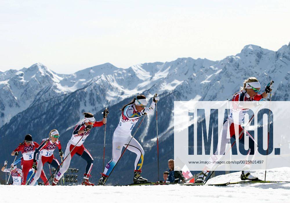 ITAR-TASS: SOCHI, RUSSIA. FEBRUARY 22, 2014. Norway s Therese Johaug (R) competes in the women s cross-country skiing 30km mass start free event at the 22nd Winter Olympic Games in Sochi, at the Laura Ski Center. premiumd Aufmacher RE13A98F
