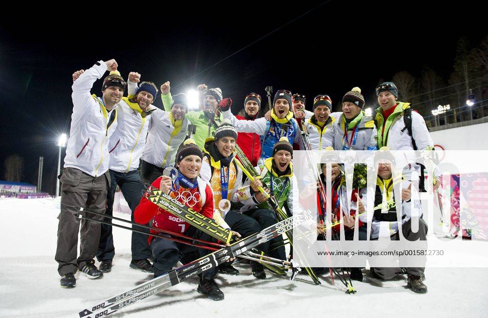 Jubel Team Deutschland, GER, 2. Platz, Silber,, im Ziel, mit Daniel Böhm, Böhm, Simon SCHEMPP, Arnd Peiffer und Erik LESSER, Trainer und Betreuer, Jubel, jubelt, Freude, Begeisterung, Emotion, jubeln, cheers, Siegerehrung, Medal Ceremony, Biathlon 4 x 7,5 km Staffel der Männer, Herren, Men s Relay, am 22.02.2014, Laura Cross-Country Ski und Biathlon Center, XXII. Olympische Winterspiele 2014, vom 07.02. - 23.02.2014 in Sotschi Russland.