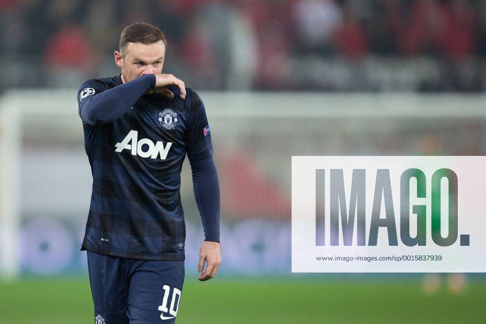 Wayne Rooney of Manchester United looks dejected - UEFA Champions League First Knockout Round - Olympiacos vs. Manchester United - Karaiskakh Stadium - Athens - Greece - 25th February 2014 - Picture Philip Oldham Sportimage .