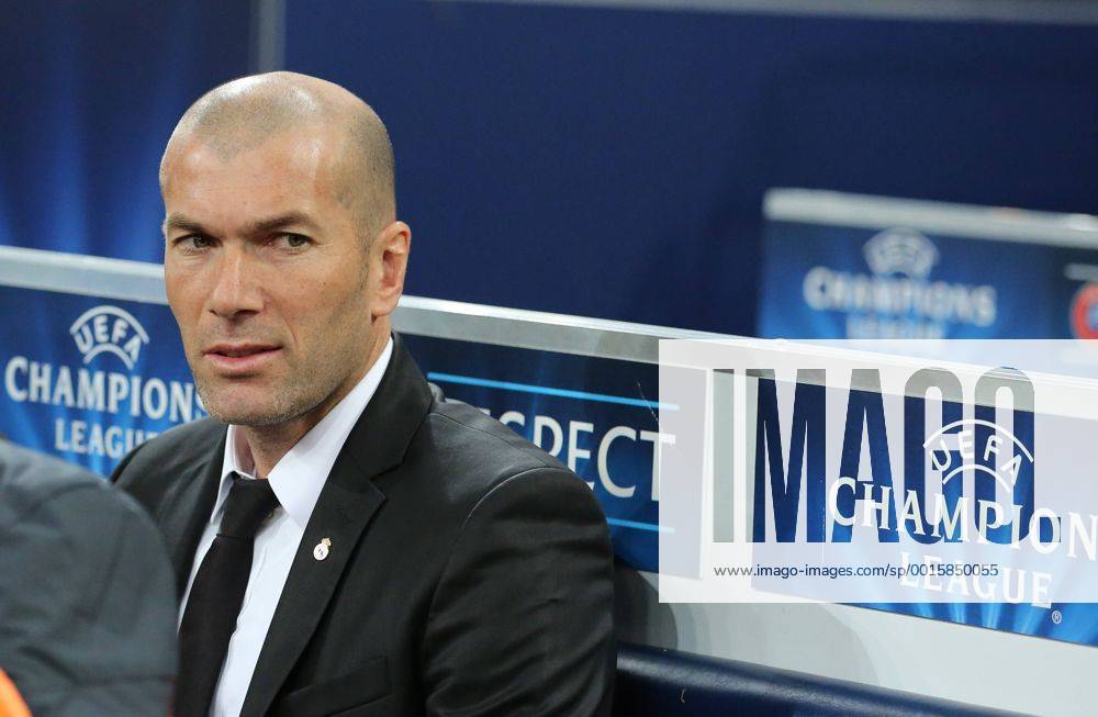 Co-Trainer, Sportdirektor Zinedine Zidane (Real Madrid CF) FC Schalke 04 vs Real Madrid C.F. --- Fussball --- Champions League Achtelfinale --- 26.02.2014, EP_JSE
