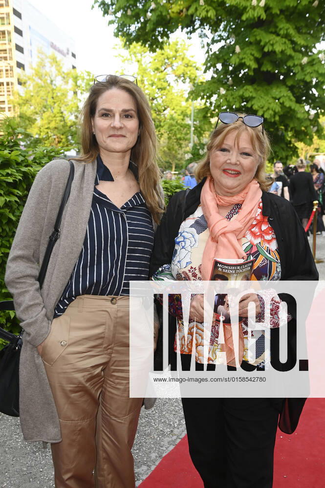 Susann Uplegger and Franziska Troegner at the premiere of the play Monsieur Claude and his daughters part 2 at Schlosspark Theater Berlin, 07 05 2022 Foto:xF.xFuturexImage