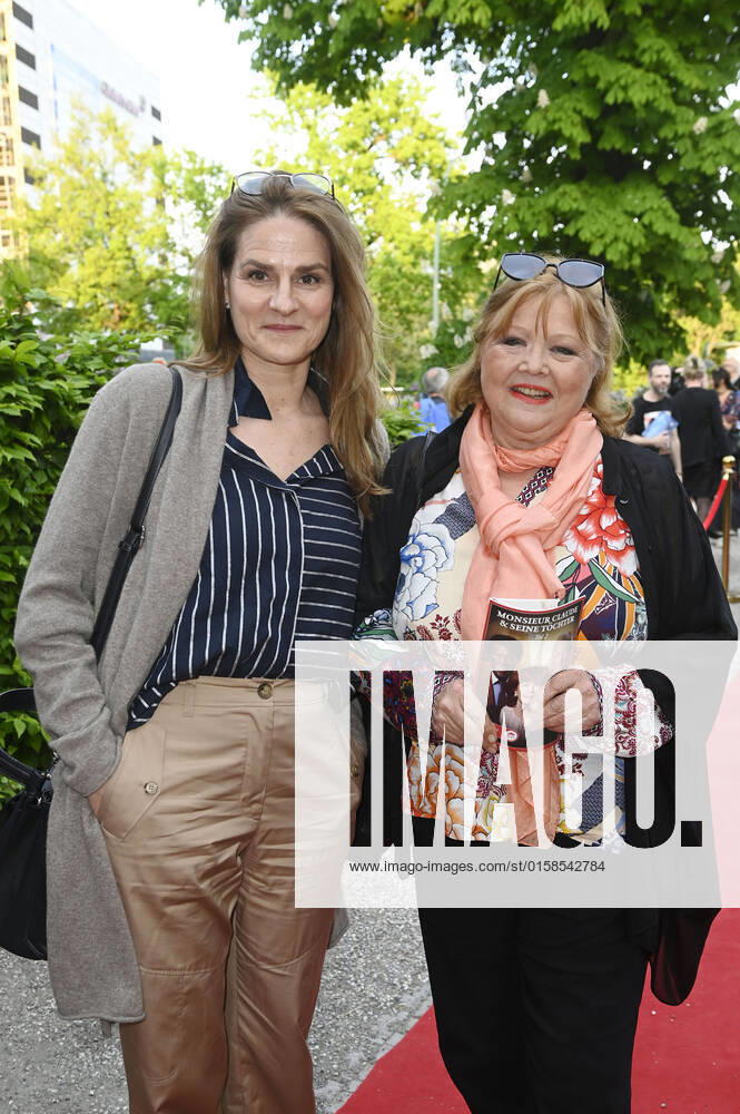Susann Uplegger and Franziska Troegner at the premiere of the play Monsieur Claude and his daughters part 2 at Schlosspark Theater Berlin, 07 05 2022 Foto:xF.xFuturexImage