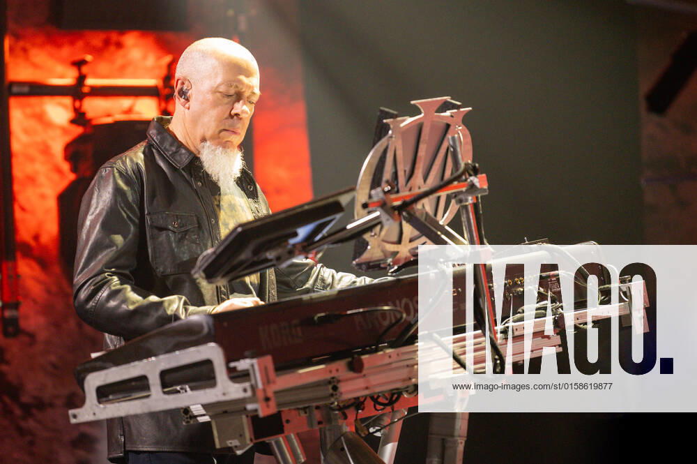 Jordan Rudess â x80 x93 guitar, keytar, continuum during Dream Theater Top of the World Tour, Music Concert in Padova, Italy, May 08 2022