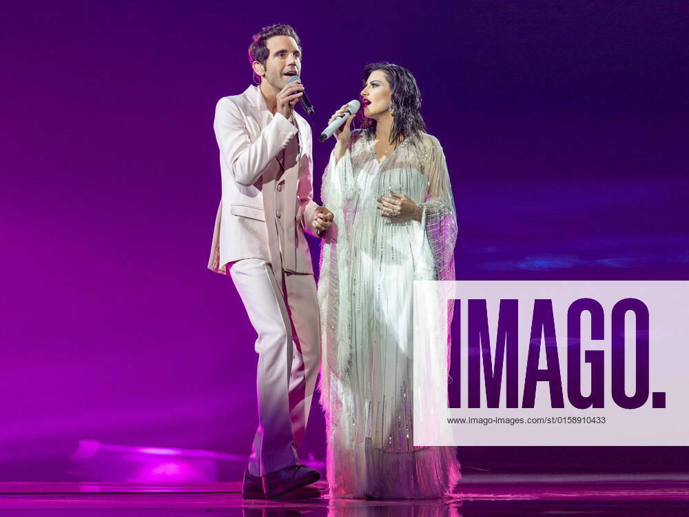 Lebanese-born British singer-songwriter, Mika (R), Italian television presenter Alessandro Cattelan (L) and Italian singer Laura Pausini host the second semifinal of the Eurovision Song contest 2022 on May 12, 2022 at the Pala Alpitour venue in Turin. ANSA GOIGEST PRESS OFFICE +++ NO SALES, Turin Italy - ZUMAa110 20220512_zaf_a110_081