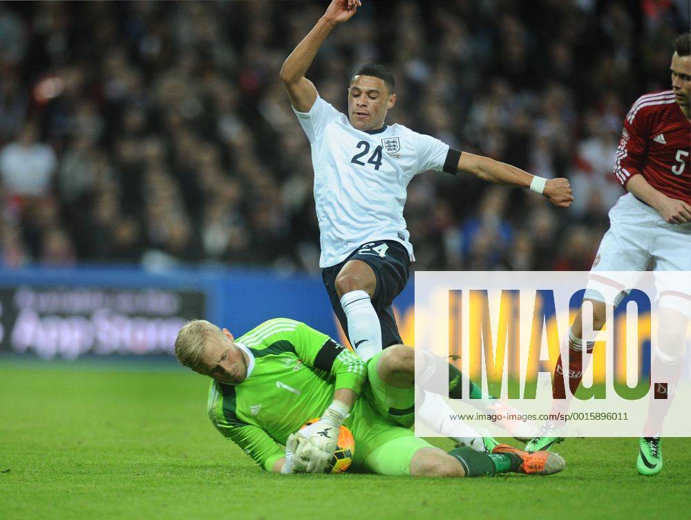 Football - 2014 International Friendly - England vs. Denmark England s Alex Oxlade Chamberlain is foiled by Denmark s Kasper Schmeichel at Wembley. COLORSPORT ANDREW COWIE