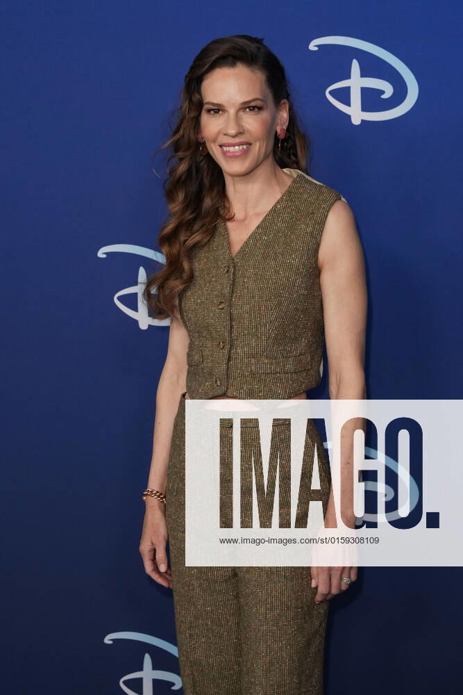2022 ABC Disney Upfront NEW YORK, NEW YORK - MAY 17: Hillary Swank attends the 2022 ABC Disney Upfront at Basketball City - Pier 36 - South Street on May 17, 2022 in New York City. New York City United States