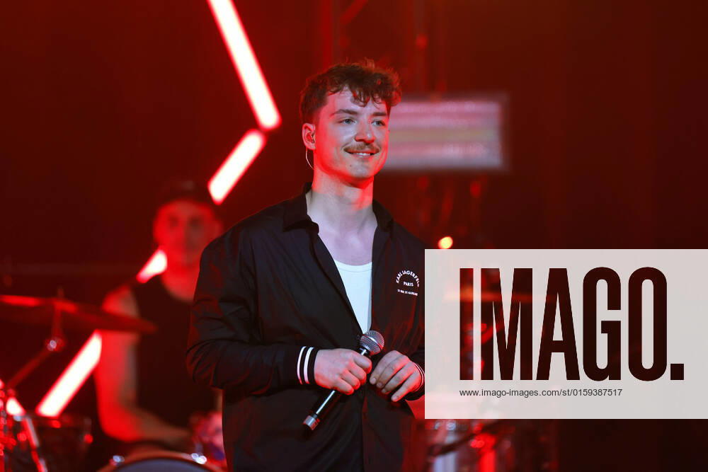 Musician and web video producer Roman Lochmann with his band HE RO at their debut concert at Theater am Tanzbrunnen Cologne, 15 05 2022 NRW Germany