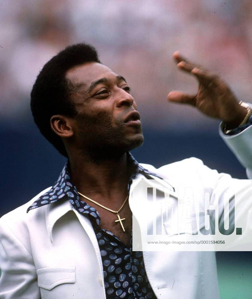 Pele (Brasilien) grüßt die Anhänger - Fußball Herren Saison 1979 1980, 1. Brasilianische Liga Porträt Rio de Janeiro