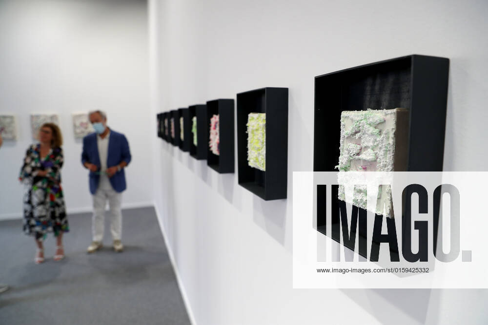 (220519) -- LISBON, May 19, 2022 -- People visit the ARCOlisboa international contemporary art fair in Lisbon, Portugal, on May 19, 2022. The ARCOlisboa 2022 which kicked off on Thursday, will last till May 22. (Photo by Xinhua) PORTUGAL-LISBON-INTERNATIONAL CONTEMPORARY ART FAIR PedroxFiuza