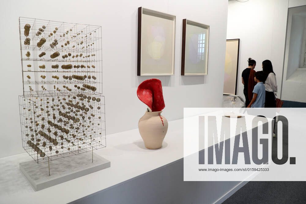 (220519) -- LISBON, May 19, 2022 -- People visit the ARCOlisboa international contemporary art fair in Lisbon, Portugal, on May 19, 2022. The ARCOlisboa 2022 which kicked off on Thursday, will last till May 22. (Photo by Xinhua) PORTUGAL-LISBON-INTERNATIONAL CONTEMPORARY ART FAIR PedroxFiuza