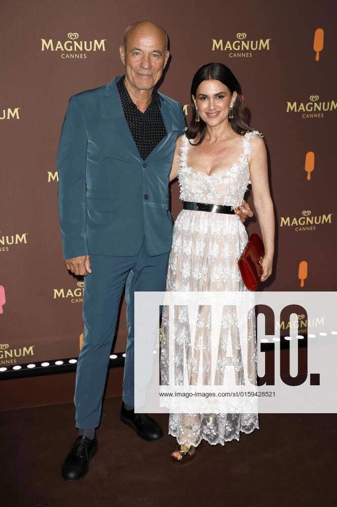 Heiner Lauterbach with wife Viktoria Lauterbach at the Magnum Party during the Festival de Cannes 2022 75 Cannes International Film Festival at the Magnum Beach Lounge Cannes, 19 05 2022. Foto:xS.xTschirnerx xFuturexImage