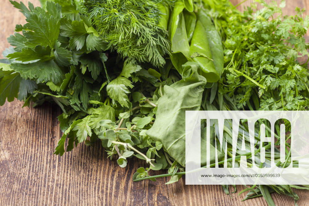 Various fresh spices on wooden background , 27221608.jpg, herb, various, fresh, herbs, white, parsley, dill, wild, garlic, tarragon, chervil, chive, chives, green, background, ingredient, frankfurt, sauce, salsa, raw, german, typical, spring, food, cooking, oregano, nobody, spice, Borage, sorrel, pimpinelle,