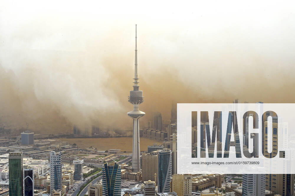 (220523) -- KUWAIT CITY, May 23, 2022 -- Photo taken on May 23, 2022 shows buildings shrouded in strong dust storm in Kuwait City, Kuwait. KUWAIT-KUWAIT CITY-DUST STORM NiexYunpeng