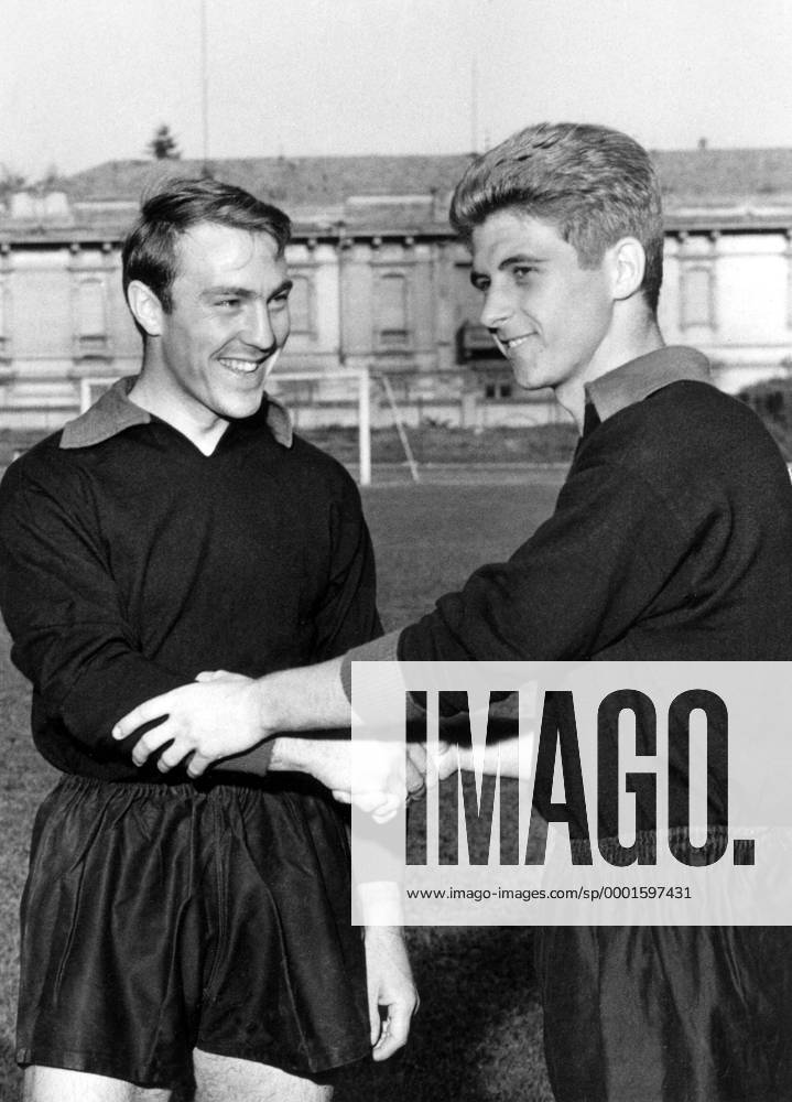 Gianni Rivera (re.) und Jimmy Greaves (beide Milan) - Shakehands - Fußball Herren Serie A 1961 1962, 1. Italienische Liga, AC Mailand, Vneg, Vsw Gruppe Mailand