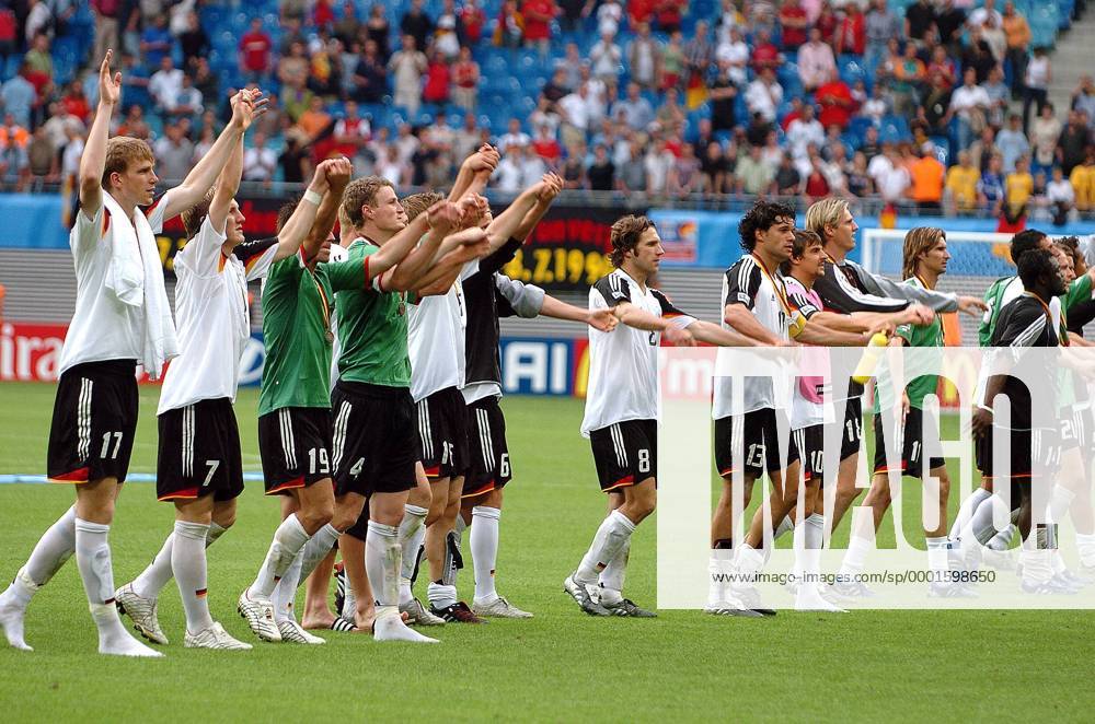 Schlussjubel Deutschland Fußball Länderspiel Herren Confederations Cup 2005, Confederationscup, Konföderationencup, Konföderationen, Länderspiel Totale Leipzig Freude,