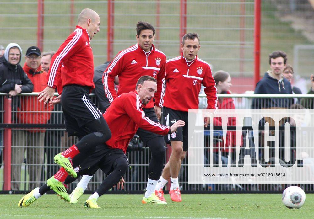 FC Bayern Training, Saebenerstrasse,Muenchen,Fussball,Sport,im Arjen Robben vs Franck Ribery EP_prz