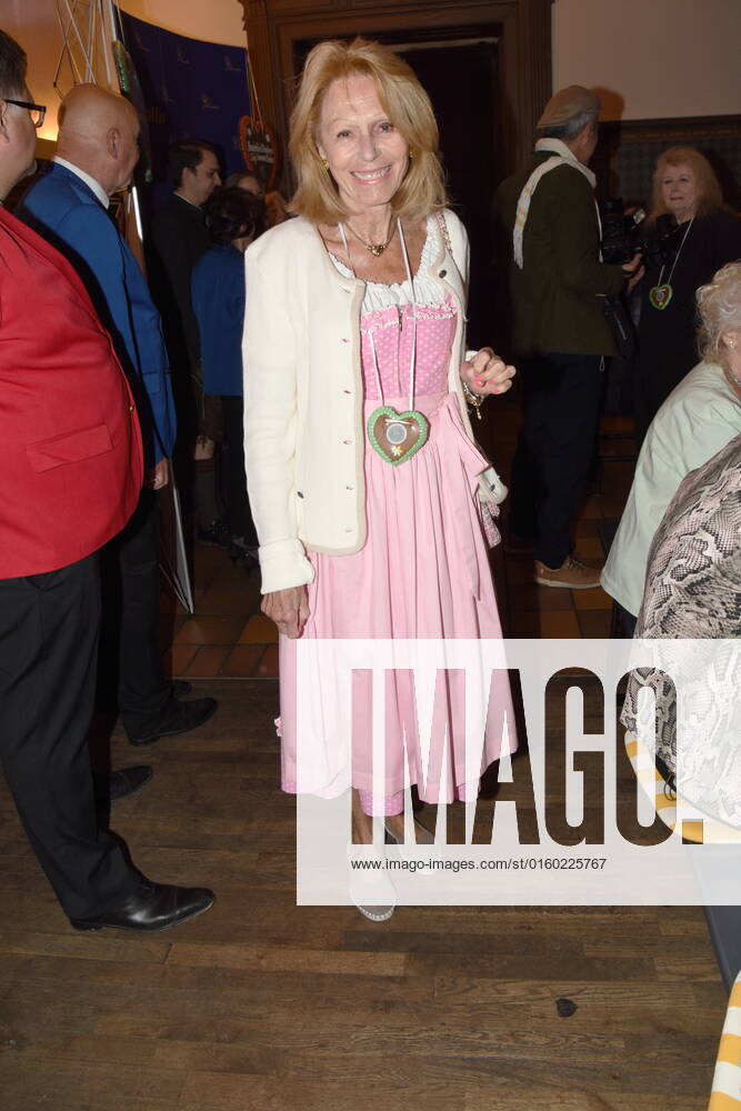 Mardeleine Sarcletti Sommer daughter of Sigi Sommer Munich 29 05 2011 Wirtshaus im Schlachthof Narrhalla Sigi Sommertaler award 2022 Munich