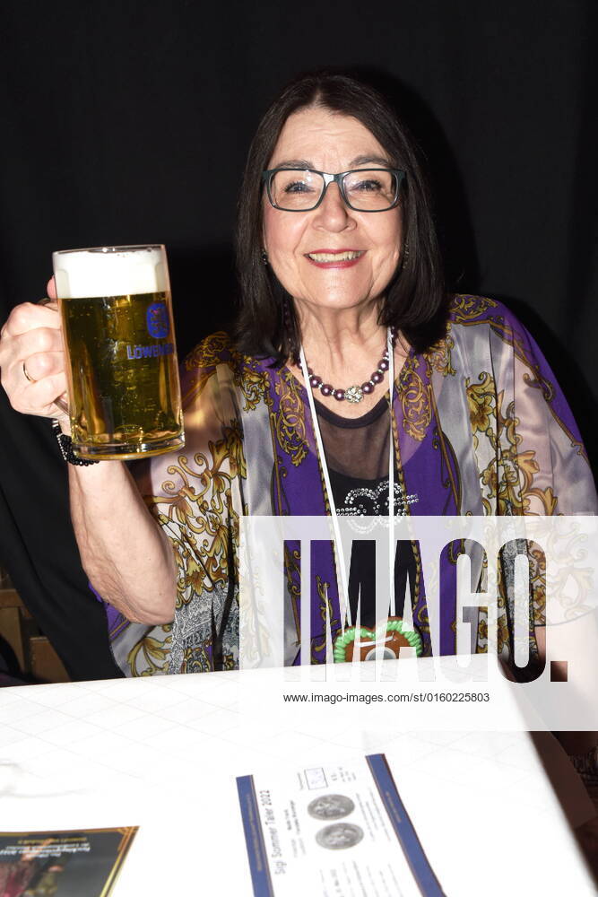 Christa Kreiner Nana Mouskouri Double Munich 29 05 2011 Wirtshaus im Schlachthof Narrhalla Sigi Sommertaler Award 2022 Munich