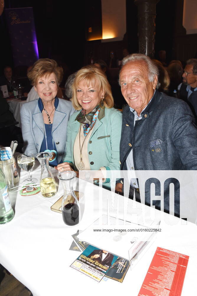 Carolin Reiber presenter Margot Guenther Steinberg host Munich 29 05 2011 Wirtshaus im Schlachthof Narrhalla Sigi Sommertaler award 2022 Munich