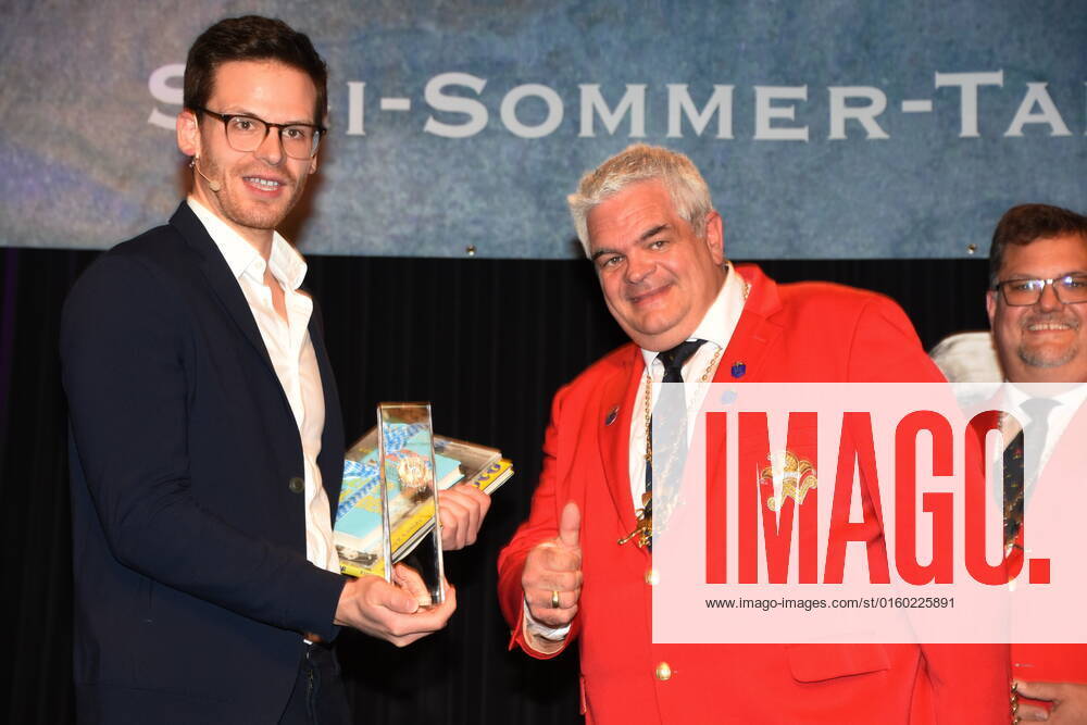 Martin Frank cabaret artist award winner Guenther Grauer Narrhalla president Munich 29 05 2011 Wirtshaus im Schlachthof Narrhalla Sigi Sommertaler award 2022 Munich