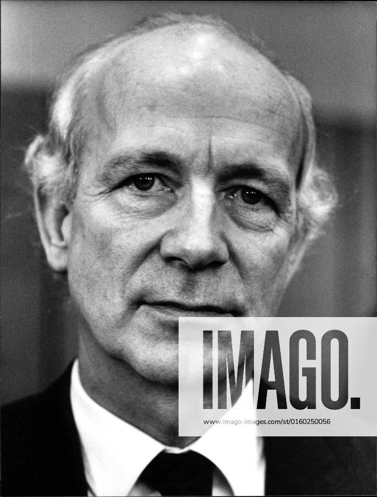 Olaf Sund Olaf Sund (SPD), Berliner Senator für Arbeit und Soziales in 1981.,