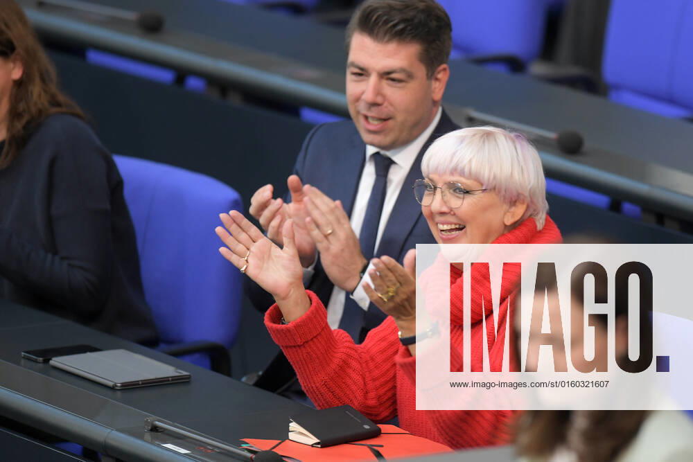 Berlin, Germany 31 May 2022 39 Session of the German Bundestag 2022 Pictured Claudia Roth, Minister of State for Culture, B 90 Die Grünen Applauds Enthusiastically German Bundestag Berlin