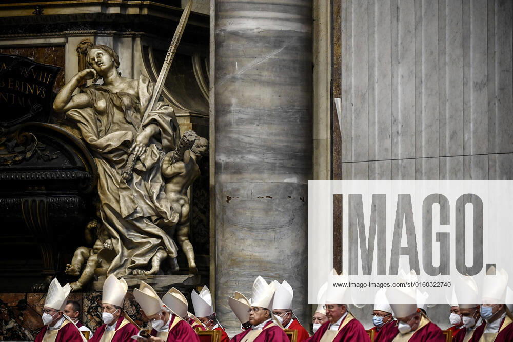 Cardinals during the funeral ceremony for Cardinal Angelo Sodano Funeral in Saint Peter s Basilica, Vatican City, 31 May 2022. ANSA RICCARDO ANTIMIANI Vatican City - ZUMAa110 20220531_zaf_a110_002