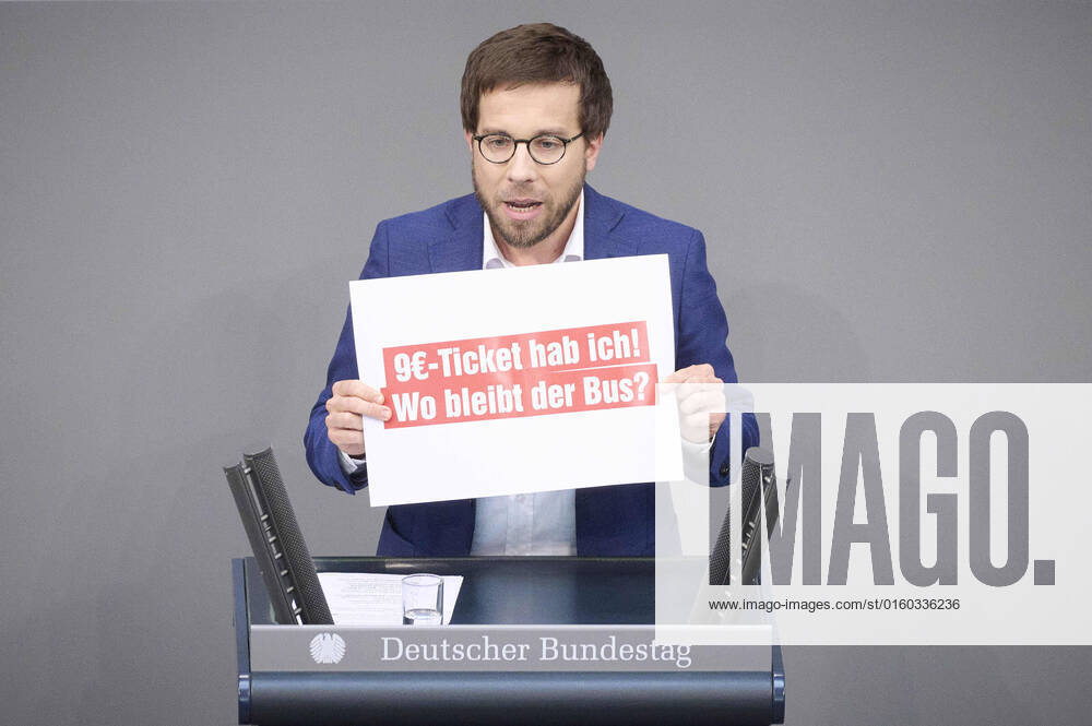 Plenary session in the Bundestag in Berlin Victor Perli Die Linke during the session of the German Bundestag on 31 05 2022 in Berlin Berlin Bundestag Berlin Germany