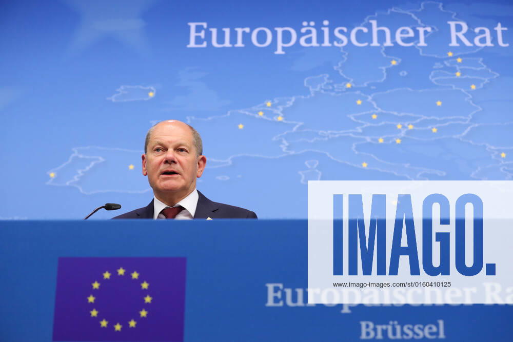 Bilder des Jahres 2022, News 05 Mai (220601) -- BRUSSELS, June 1, 2022 -- German Chancellor Olaf Scholz speaks at the press conference after a special meeting of the European Council in Brussels, Belgium, May 31, 2022. ) BELGIUM-BRUSSELS-EU-EUROPEAN COUNCIL-SPECIAL SUMMIT ZhengxHuansong