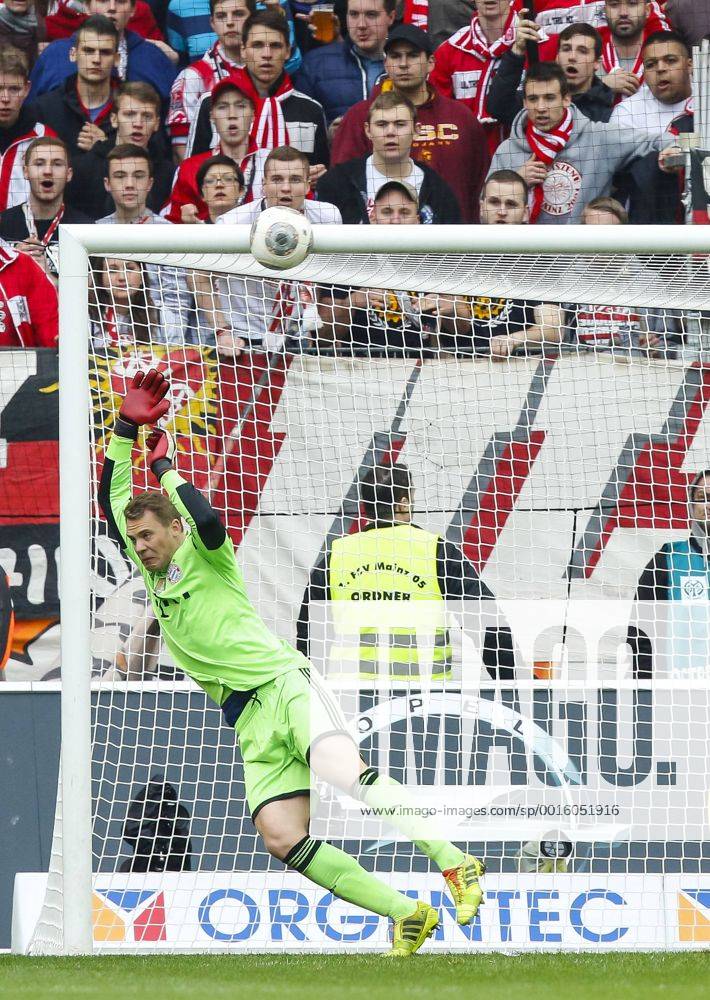 Manuel NEUER, FCB 1 wehrt den Ball ab, fängt, fangen, festhalten, Aktion, Einzelbild, Freisteller, Reaktion, Faustabwehr, Fausten FSV MAINZ 05 - FC BAYERN MUENCHEN 0-2 Fussball 1. Bundesliga , Muenchen, am 22.03.2014 26.Spieltag, Saison 2013 2014, 1.Liga, 1.Bundesliga, FCB, MZ