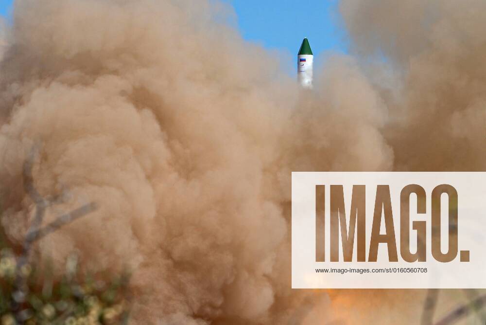 Kasachstan, Start einer Sojus 2.1a Tr?gerrakete in Baikonur Kazakhstan Russia Space 8207854 03.06.2022 A Soyuz-2.1a rocket booster carrying the Progress MS-20 cargo spacecraft blasts off from the Baikonur Cosmodrome, Kazakhstan. The rocket bears flags of the Donetsk (DPR) and Luhansk (LPR) People s Republics. A sign reading Donbass is applied to the second stage of the rocket. The spacecraft is to deliver 2.5 tonnes of cargo to the International Space Station. Grigory Sysoev Sputnik Baikonur Kazakhstan