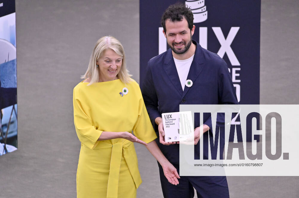 Evelyn Regner and Jonas Poher Rasmussen with the 2nd place award for the film Flee at the Lux Audience Award 2022 ceremony in the Plenary Hall of the European Parliament Strasbourg, 08 06 2022. Foto:xD.xAnoraganingrumx xFuturexImage
