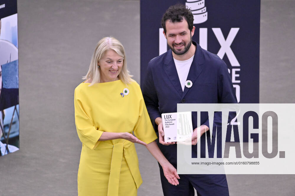 Evelyn Regner and Jonas Poher Rasmussen with the 2nd place award for the film Flee at the Lux Audience Award 2022 ceremony in the Plenary Hall of the European Parliament Strasbourg, 08 06 2022. Foto:xD.xAnoraganingrumx xFuturexImage