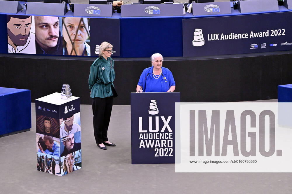 Jasmila Zbanic and Munira Subasic with the award for the best film Quo Vadis, Aida at the Lux Audience Award 2022 ceremony in the plenary hall of the European Parliament Strasbourg, 08 06 2022 Foto:xD.xAnoraganingrumx xFuturexImage